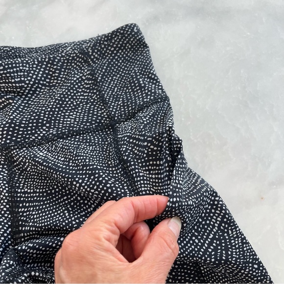 LuLuLemon 26” super lightweight legging. Black and white dots. 4 - Picture 6 of 16
